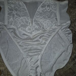 Bali 8354 Women White Shapewear Hi Waist Lace Mesh Tummy Control Brief Size M